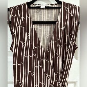 DIANE vonFURSTENBERG brown bamboo print silk wrap dress. Size 2.
